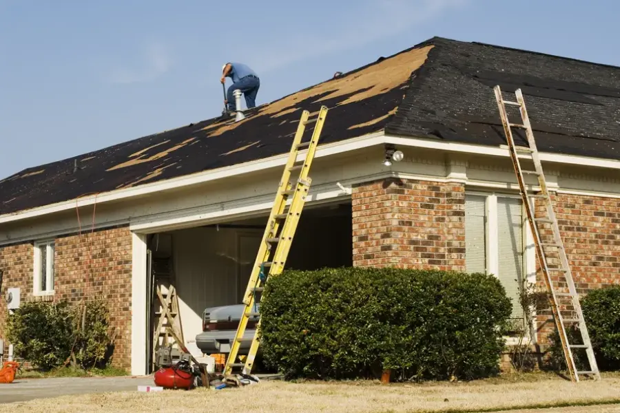 How Roofing Design Impacts Siding Longevity in Elkridge, MD